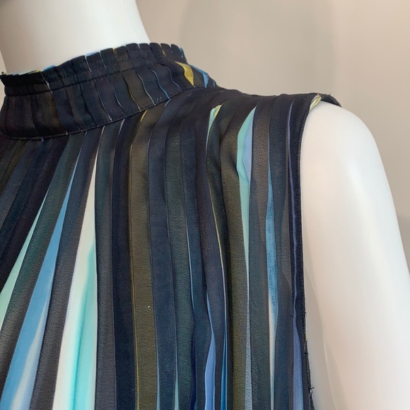 BCBGMaxazria NWT hi neck blue pleated dress - Picture 4 of 10